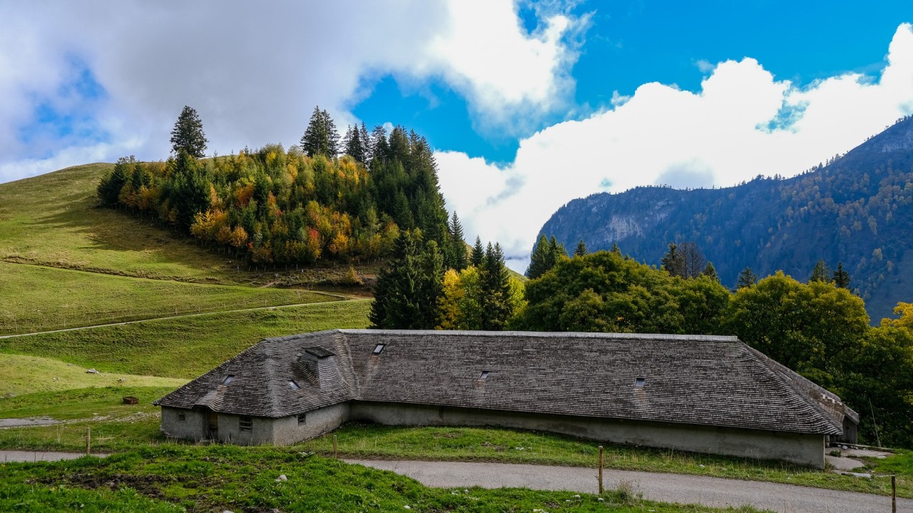 Vallée Evi automne chalet-2048x1151