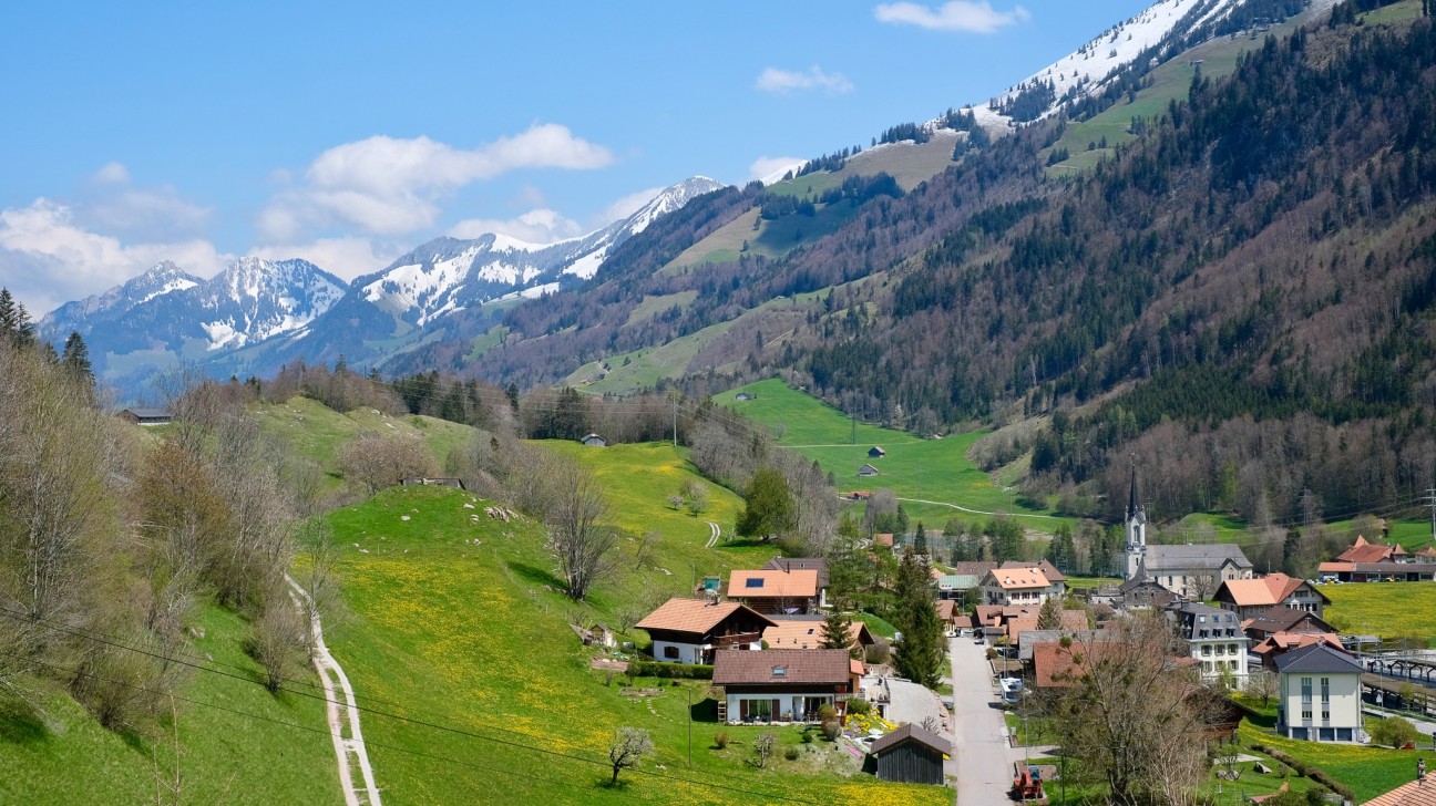 Allières-Montbovon village-2048x1151